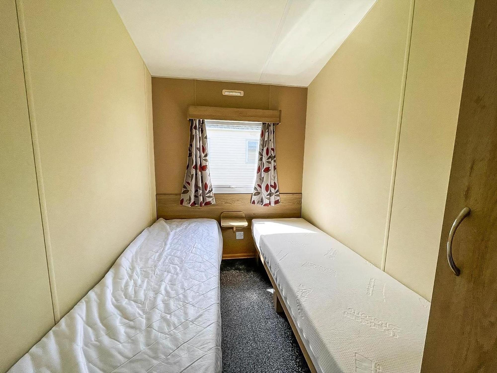 Lovely 6 Berth Caravan At Sunnydale Holiday Park Ref 35375S Лаут Екстериор снимка