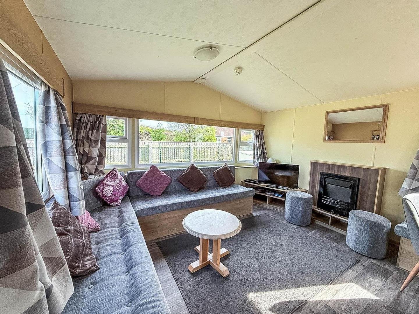 Lovely 6 Berth Caravan At Sunnydale Holiday Park Ref 35375S Лаут Екстериор снимка
