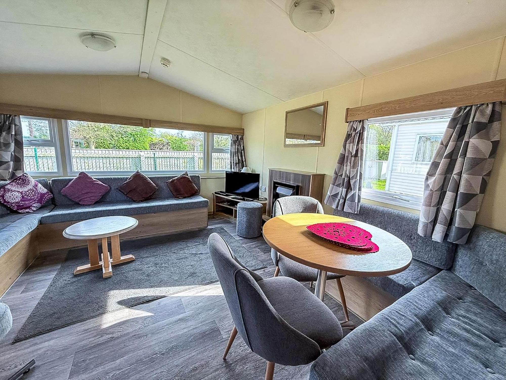 Lovely 6 Berth Caravan At Sunnydale Holiday Park Ref 35375S Лаут Екстериор снимка
